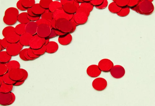 Photo du produit Petits confettis de table ronds rouge 0.6 cm
