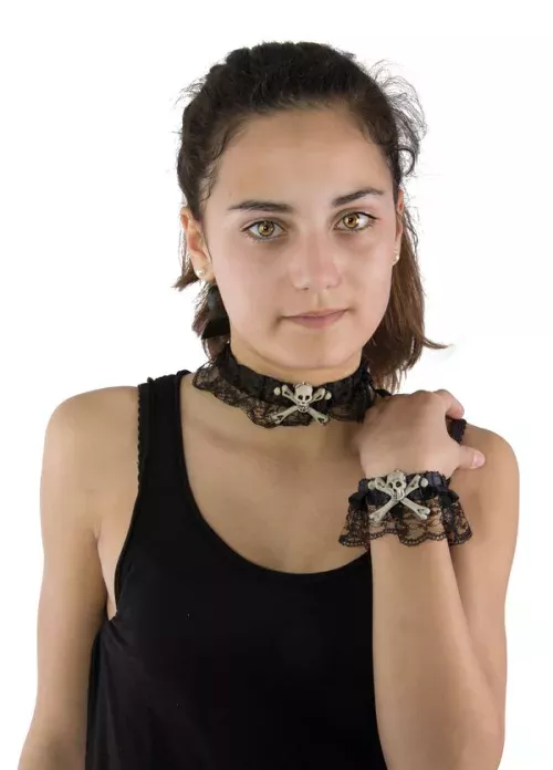 Photo du produit Collier et bracelet dentelle avec tête de mort et os Halloween