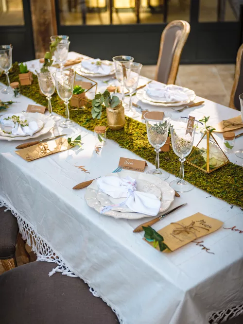 Photo du produit Chemin de table végétal en jute et mousse 20 cm x 2 m