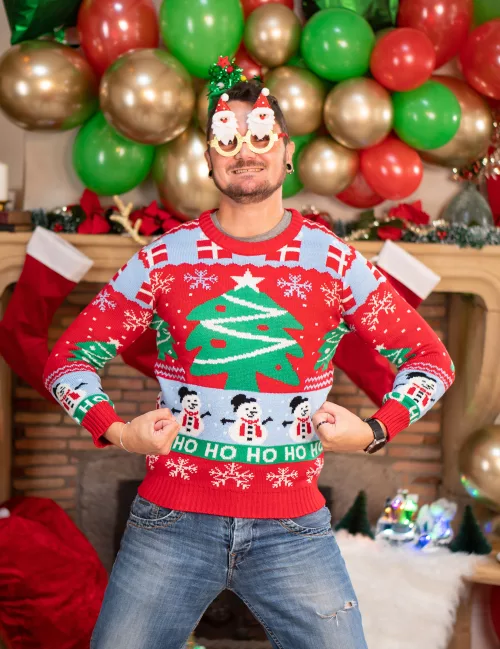 Photo du produit Pull de Noël adulte rouge avec sapins de Noël