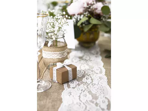 Photo du produit Chemin de table en jute centre dentelle 28 cm x 2,75 m