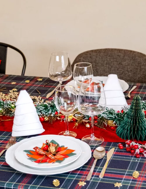 Photo du produit Guirlande de sapin enneigée avec baies 2 m
