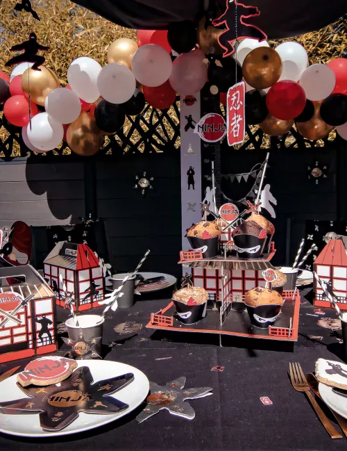 Photo du produit Kit arche de 60 ballons rouges, noirs et or